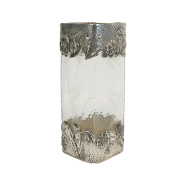 Vase en argent massif et cristal...