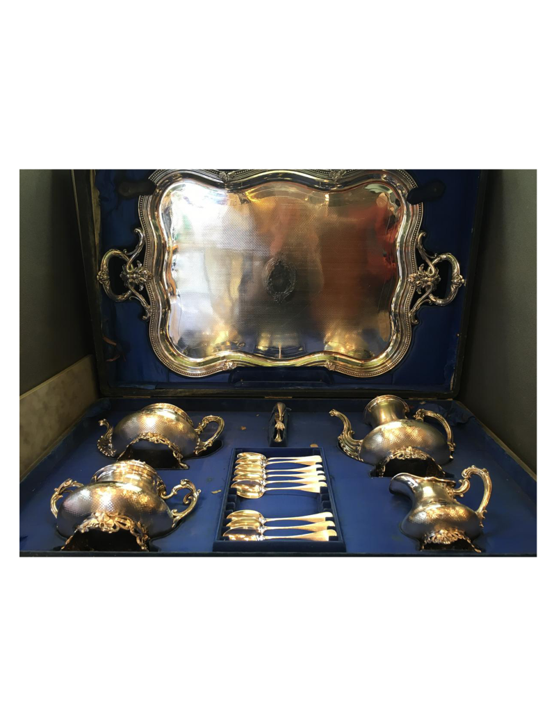 Box comprising tea and coffee service in solid silver neck brace circa 1850
