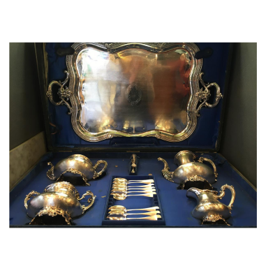 Box comprising tea and coffee service in solid silver neck brace circa 1850