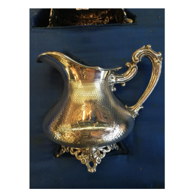 Coffret comprenant service à thé et...