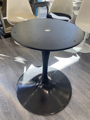 Eero Saarinen for Knoll: Saarinen...