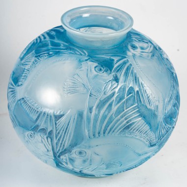 René Lalique : Opalescent “Fish” Vase