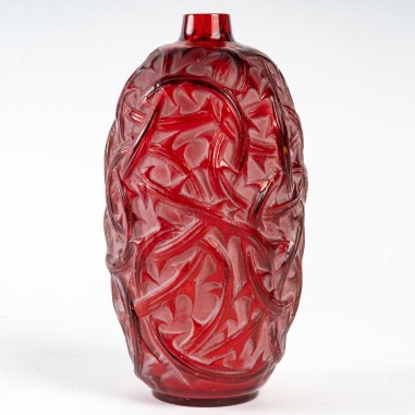 René Lalique: 1921 “Ronce” vase...