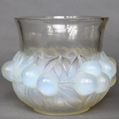 René Lalique : Vase "Prunes" Opalescent