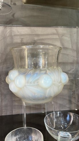 René Lalique : Vase "Prunes" Opalescent