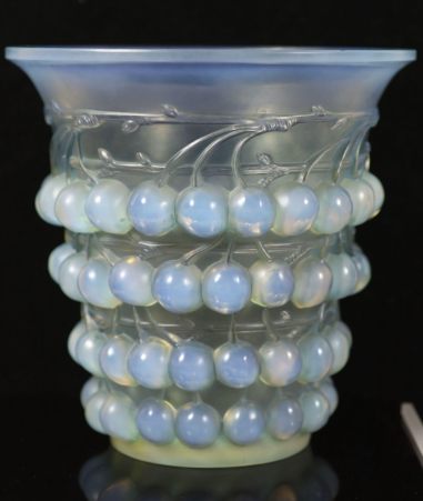R. Lalique - Vase « Montmorency »...