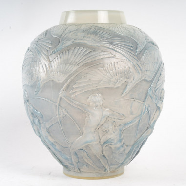 René LALIQUE : Vase "ARCHERS" Opalescent