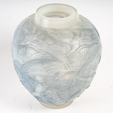 René LALIQUE : Vase "ARCHERS" Opalescent