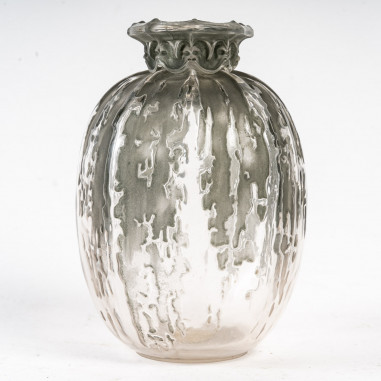 René LALIQUE (1860-1945) : Vase...