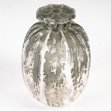 René LALIQUE (1860-1945) : Vase...
