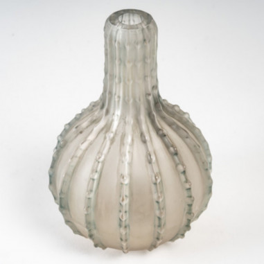 René Lalique : "Dentelé" Vase 1912