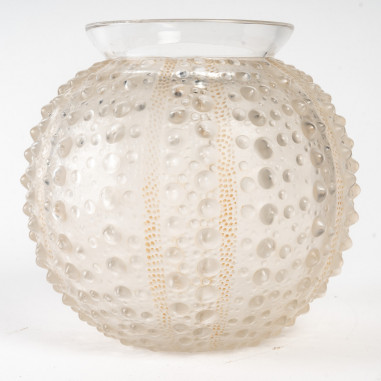 René Lalique (1860 -1945) : Ball vase...