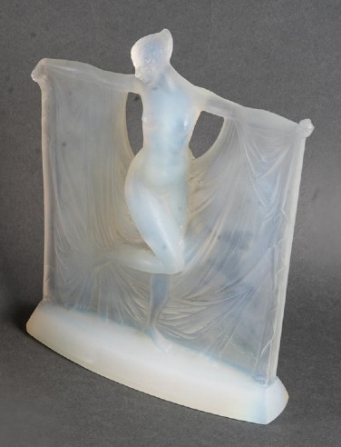 René Lalique (1860-1945): "Suzanne"...