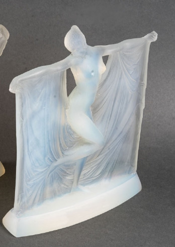 René Lalique (1860-1945): "Suzanne"...