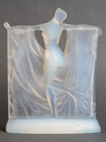 René Lalique (1860-1945): "Suzanne"...