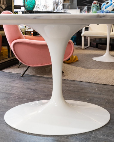 Eero Saarinen for Knoll: “Oval Tulip”...
