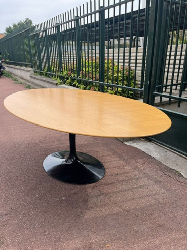 Eero Saarinen et KNOLL :  table ovale...