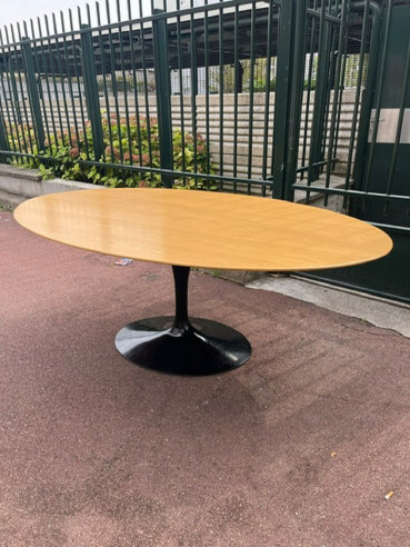 Eero Saarinen et KNOLL :  table ovale...