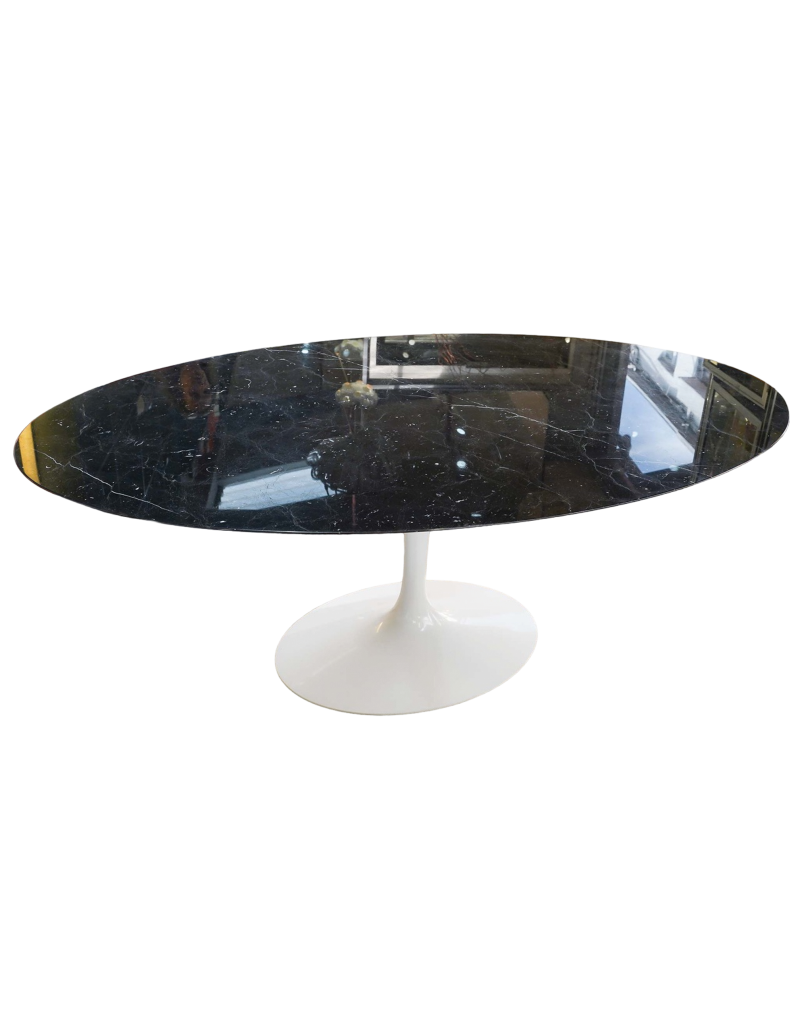 Saarinen & Knoll International: Table "tulipe", marbre marquina et pied aluminium en rilsan blanc