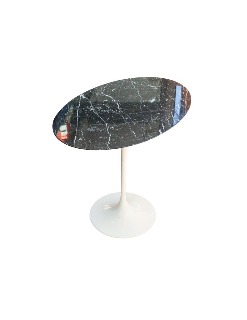 Eero SAARINEN (1910-1961), Edition Knoll : Oval marble pedestal table