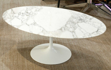 Eero Saarinen & Knoll International , table basse ovale "tulipe » marbre arabescato