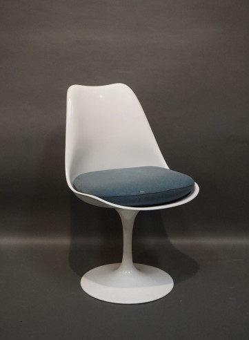 Eero Saarinen & Knoll International,...