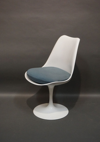 Eero Saarinen & Knoll International,...