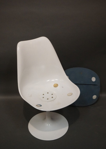 Eero Saarinen & Knoll International,...