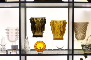 R Lalique ,Vase Bacchantes Teinté...