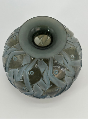 RENE LALIQUE , Grey Penthièvres Vase...