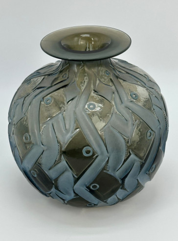 RENE LALIQUE , Grey Penthièvres Vase...