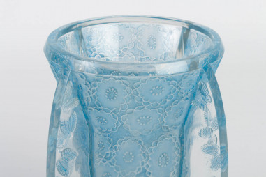 René LALIQUE (1860 - 1945) Vase...