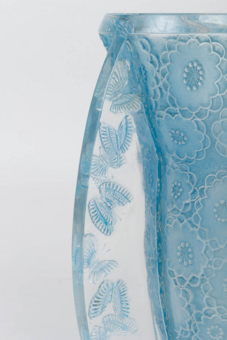 René LALIQUE (1860 - 1945) Vase...