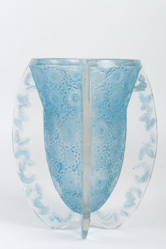 René LALIQUE (1860 - 1945) Vase...