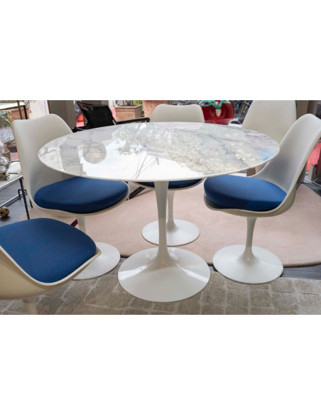 Eero SAARINEN (1910 - 1961) & KNOLL INTERNATIONAL , éditeur,Table 107 cm