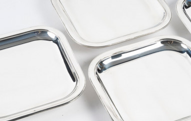 J.E. PUIFORCAT - SUITE DE 4 PLATS DE...