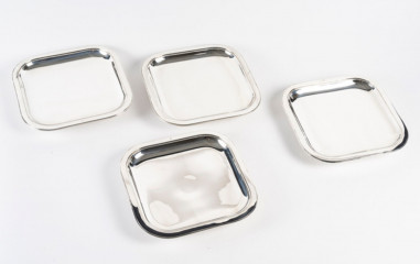 J.E. PUIFORCAT - SUITE DE 4 PLATS DE...