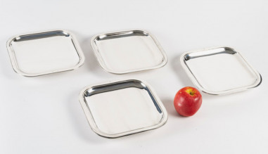 J.E. PUIFORCAT - SUITE DE 4 PLATS DE...