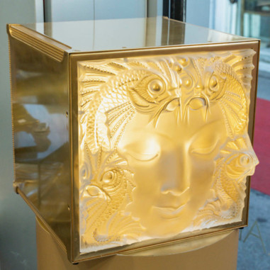 Decorative Cube “Woman's Mask”