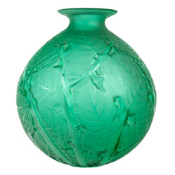 René LALIQUE -1929, Vase « Milan ». Epreuve en verre teinté vert