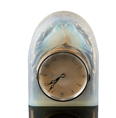 RENE LALIQUE (1860-1945) “Two Doves”...