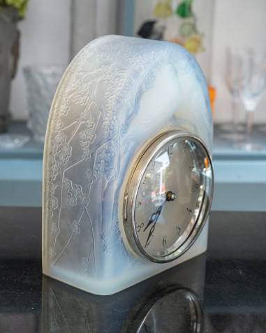 RENE LALIQUE (1860-1945) “Two Doves”...