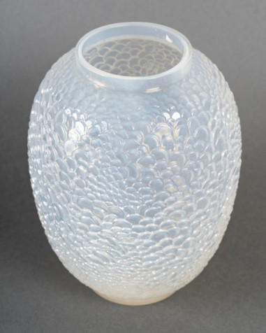 Rene Lalique - “Ecailles” Vase...