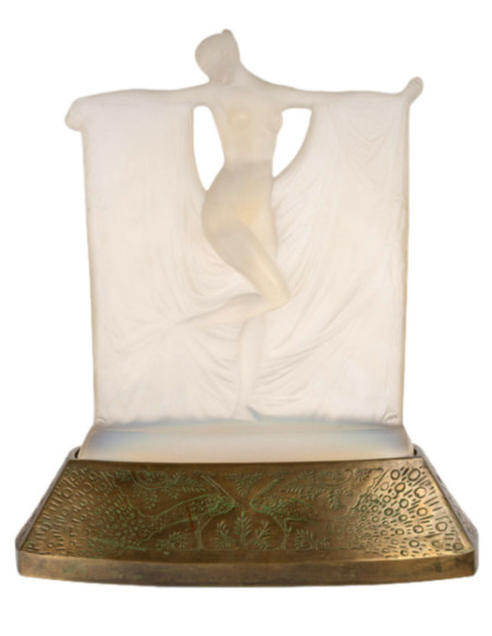 1925 René Lalique - “Suzanne” statuette, opalescent glass