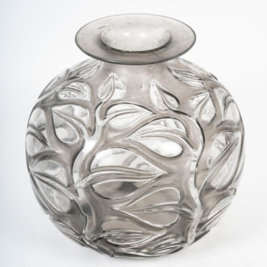 1926 - René Lalique (1860-1945) ,Vase...