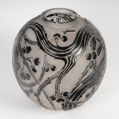 René Lalique in 1924 + "Berries" Vase