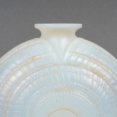 1920 - Rene Lalique Vase "escargot"...