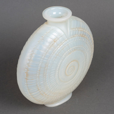 1920 - Rene Lalique Vase "escargot"...