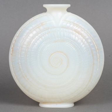1920 - Rene Lalique Vase "escargot"...