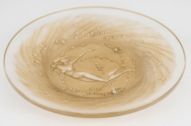 1920 - René LALIQUE Assiette "Une...